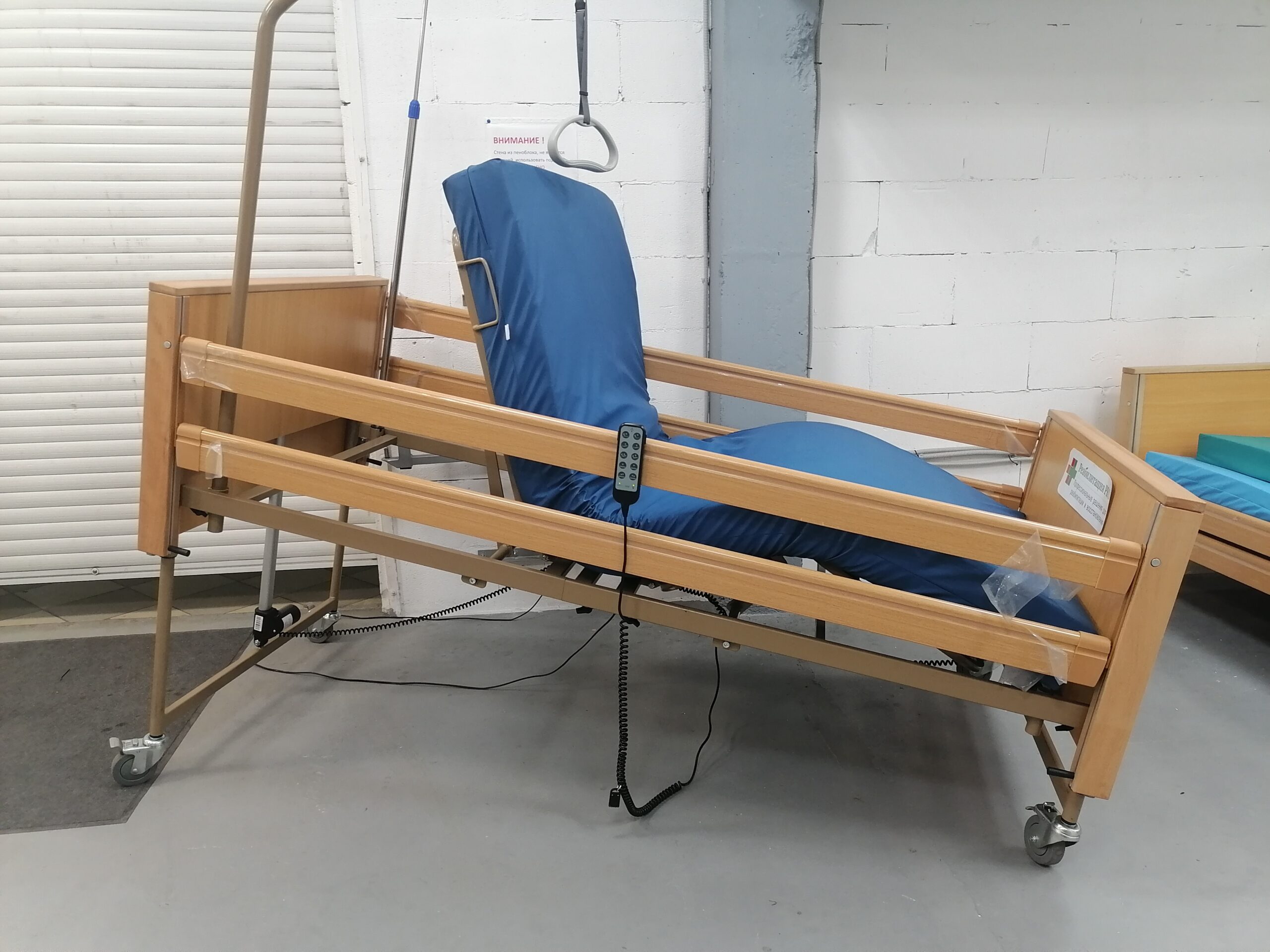 Кровать для лежачих больных с функцией Тренделенбурга