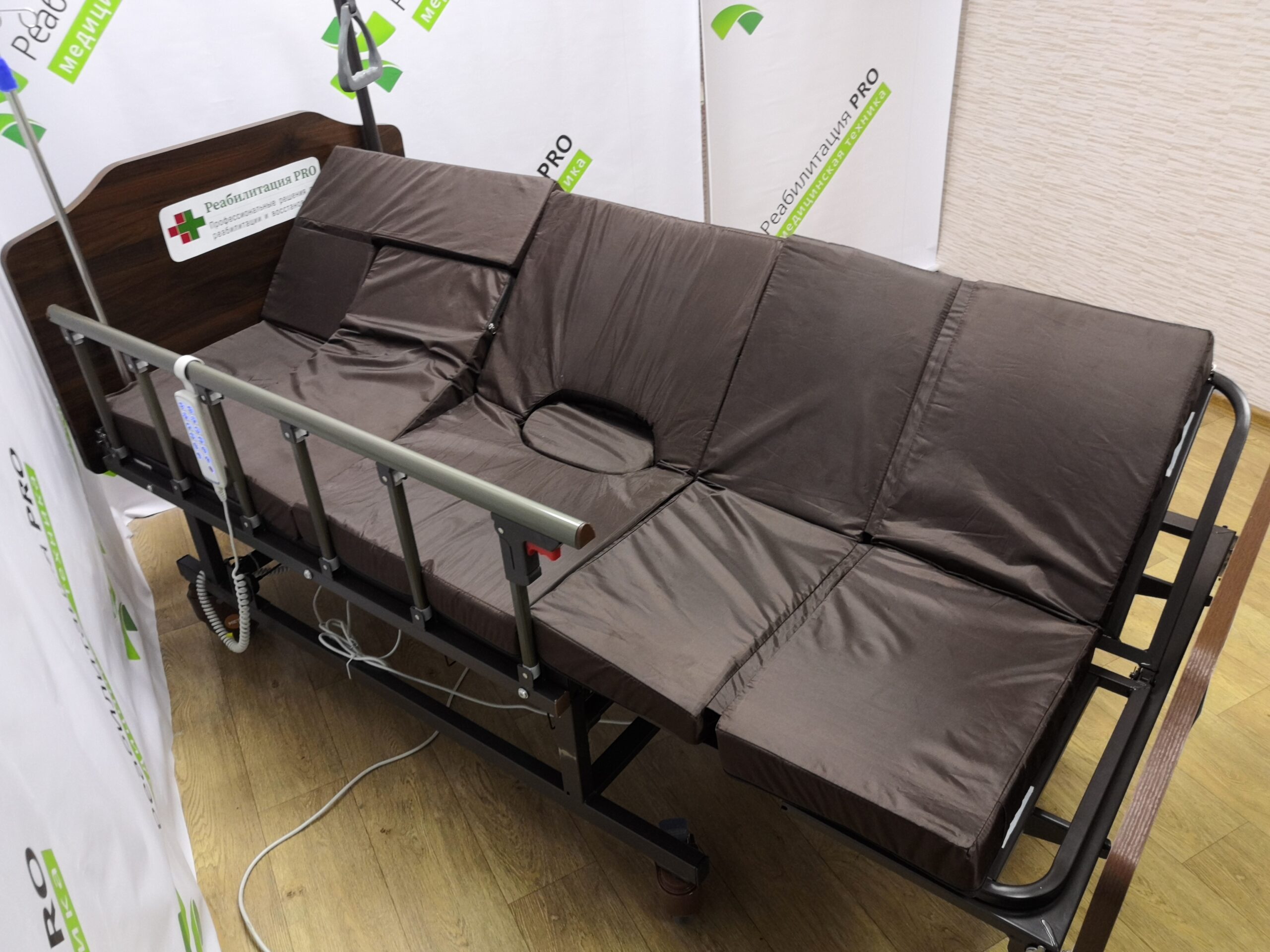 Кровать для лежачих больных с функцией переворачивания
